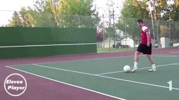 足球爱好者福利：十种练习射门的踢墙方法