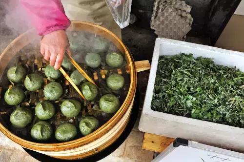 清明必来一口软软糯糯的青团,清明节肉松蛋黄青团
