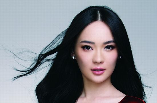 才貌俱佳,驯服夜店小王子,成就姐弟恋中一段佳话