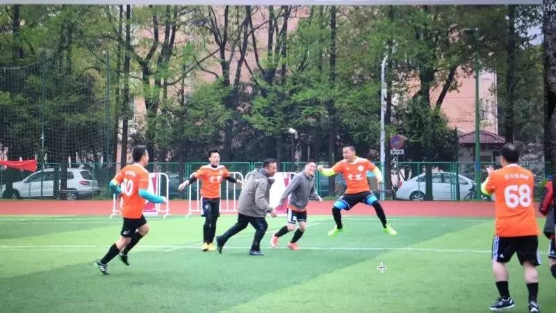 校庆感人故事,饮水思源故事大全