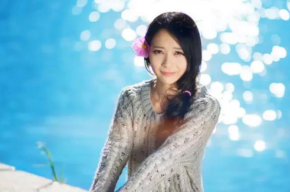 自己一个人拍照怎样摆pose才好看,学会这十个pose怎么拍照都好看