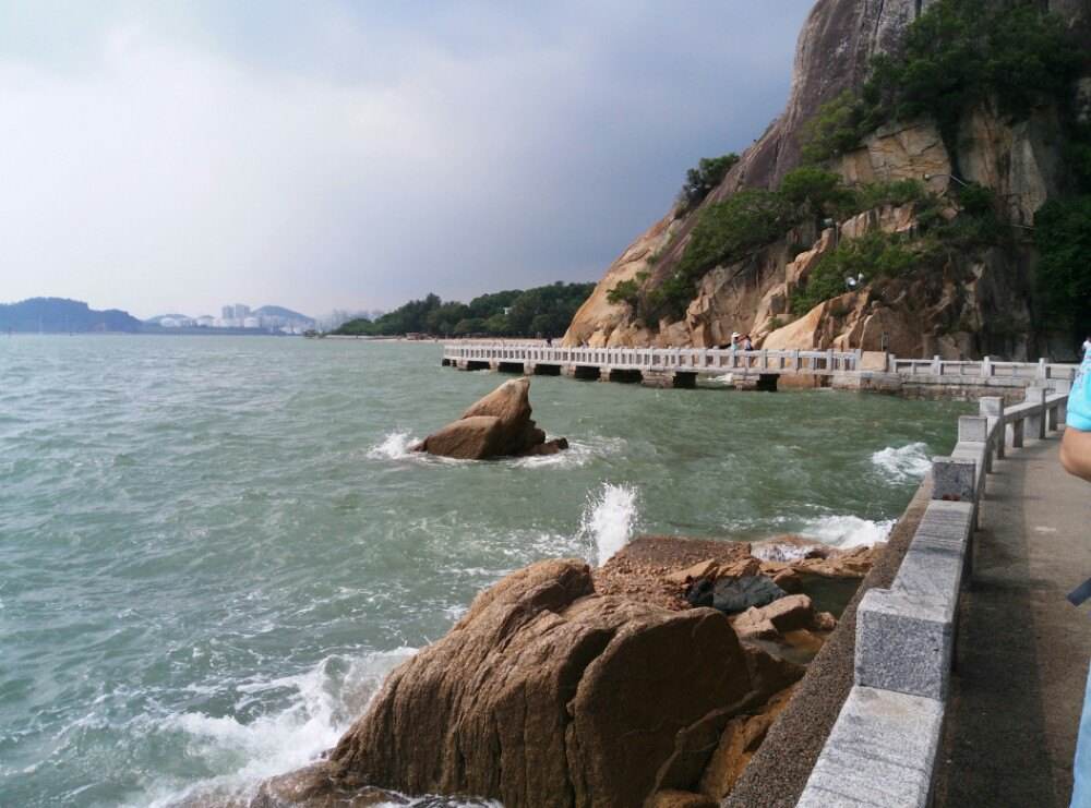 福建的一个城市，美国前总统尼克松曾赞美其为东方夏威夷