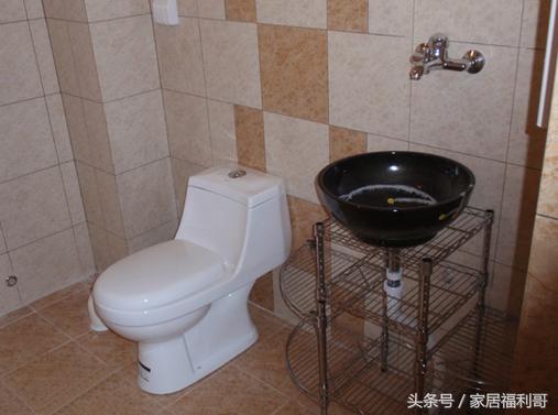 马桶管子露在外面,马桶下水管道能接洗衣机下水吗