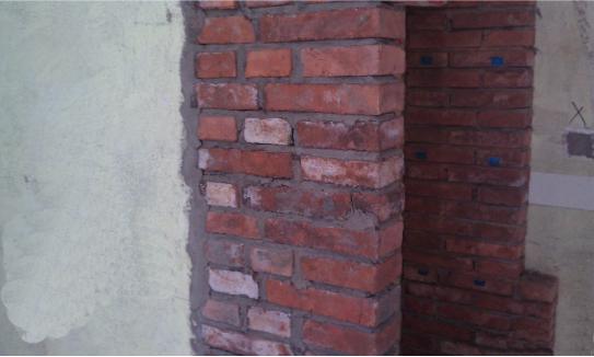 昨天，发现刚砌好的书架变色了，丑死了！师傅竟说用醋浇一下就好