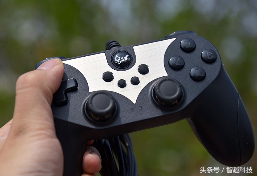 用手感受声音的振动,用手感受生活的律动