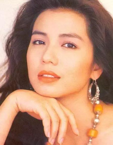 张国荣抱周润发视频,左拥右抱走向人生巅峰