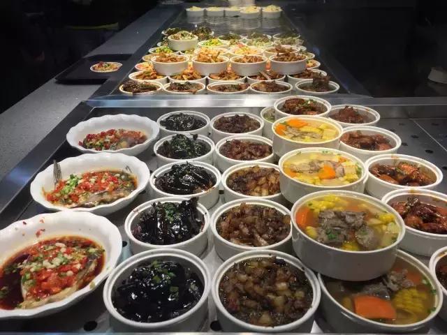 一天吃五顿都不要钱，“别人家的食堂”开挂了！贵司，还招人吗？