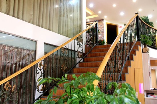 老奶奶都不扶就扶你什么梗,老奶奶不扶就服你下一句