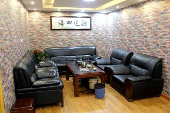 老奶奶都不扶就扶你什么梗,老奶奶不扶就服你下一句