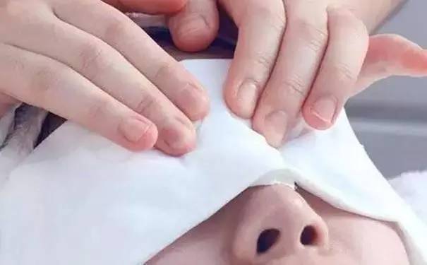 眼睛干涩有异物感是什么病,眼睛干涩迎风流泪属于什么病