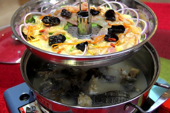 老奶奶都不扶就扶你什么梗,老奶奶不扶就服你下一句