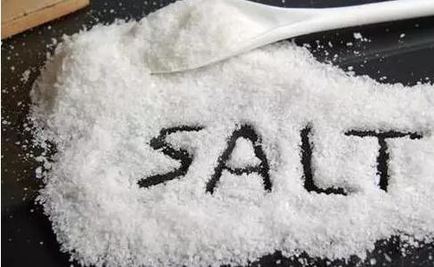 衣服被染色了怎么办没有小苏打,衣服被染色了怎么办才能洗掉