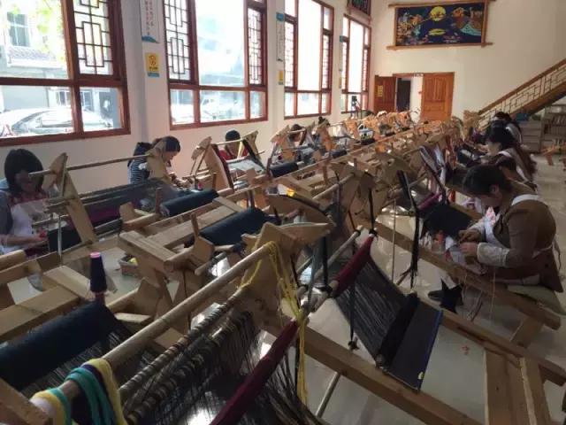 寮犲鐣屽競骞叉椿濂冲伐,婀栧崡寮犲鐣屽競澶滅彮濂冲伐