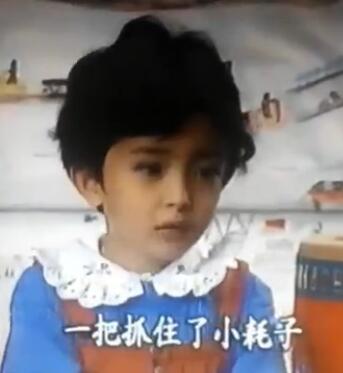 TFBOYS秒TFgirls，杨幂咦自己小时候