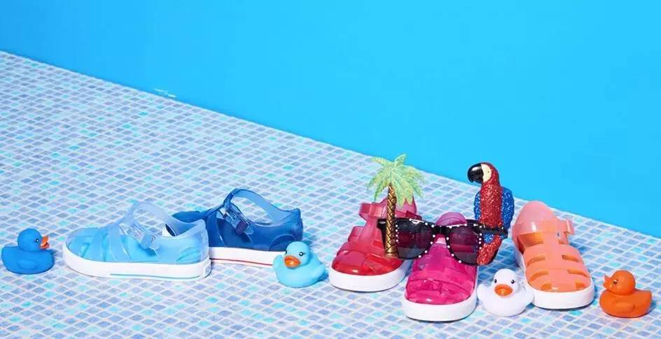 哪个品牌的儿童凉鞋最舒服,推荐中儿童凉鞋好穿又好看