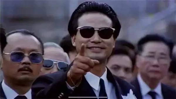 周润发同学，演了一辈子黑老大，向华强不敢惹他，爱妻爱家好男人