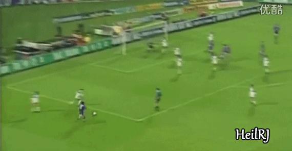 他有托蒂的忠诚、小贝的帅气、大罗的统治力，他是英雄的代名词！