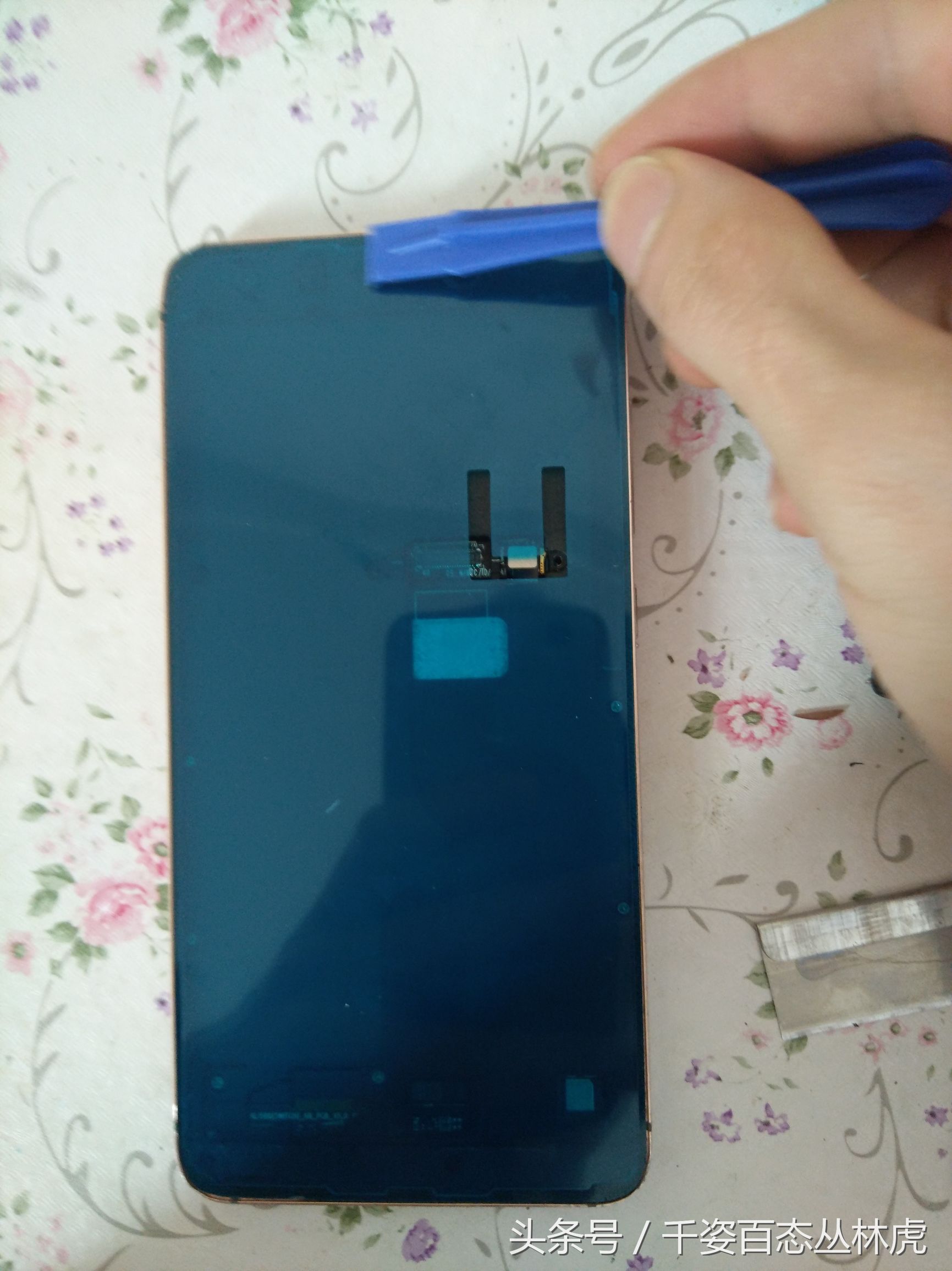 手机维修换屏幕步骤,手机店一般怎么换屏