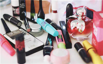 化妆品背后的秘密,关于化妆品营销的视频