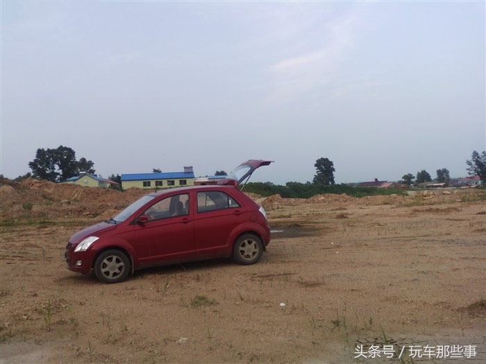 66岁老夫老妻自制房车旅游,60岁老夫妻自改房车自驾游