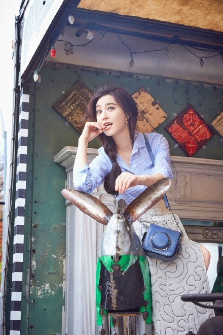 从毯星到戛纳电影节主竞赛评委,从红毯艺人到著名演员赵丽颖