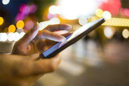 如何不用充电器就能给手机充电,苹果手机怎么不用充电器充电