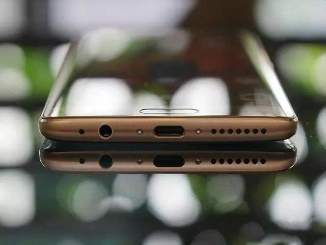 水凝膜为什么比屏幕小,水凝膜真的比钢化膜好用吗