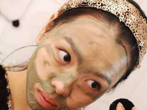 如何让脸变得没有痘变得更白净,脸上全是大大小小的红痘印