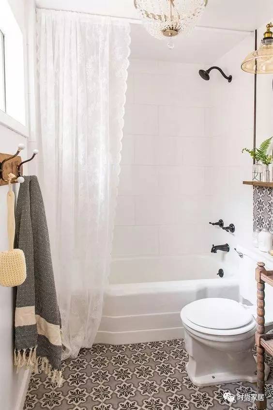 自从卫生间有了浴帘,浴帘太轻了洗澡怎么处理