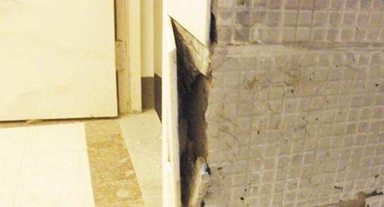 家里的瓷砖砸了一个小点怎么修复,地面瓷砖砸坏一个大坑怎么修补