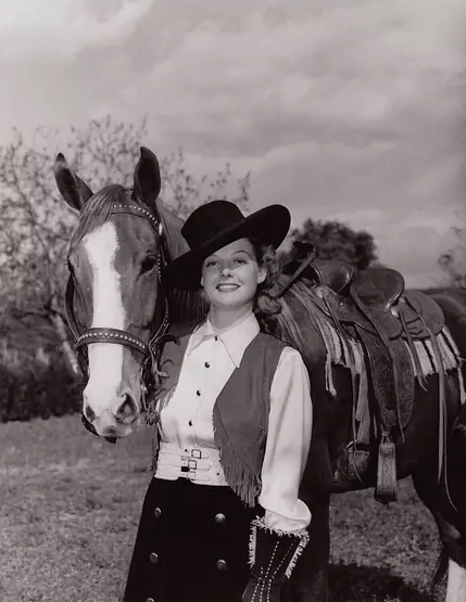 她改短了自己的名字，竟迅速大红大紫，一周收到250封求爱信