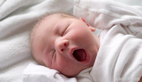 母乳妈妈吃什么容易导致宝宝胀气,宝宝胀气该怎么喂养