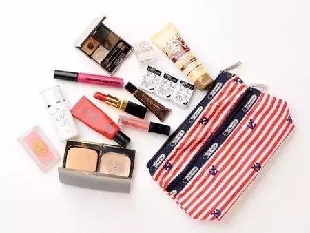 你过得好不好,翻翻你的化妆包就能知道