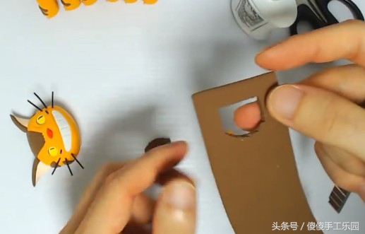 创意diy粘土制作,还记得宫崎骏动画里的(龙猫)猫巴士吗