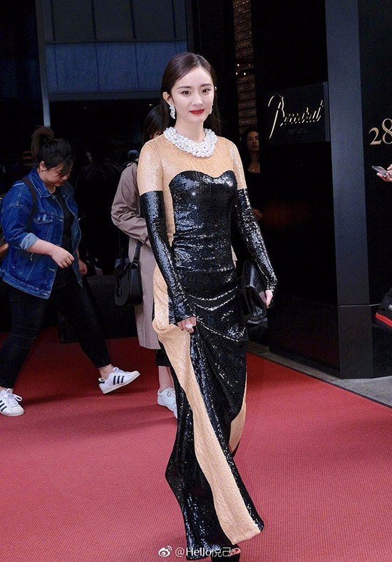 大幂幂大表姐美得稳妥可我更喜欢“玩很大”的日日和水果姐！