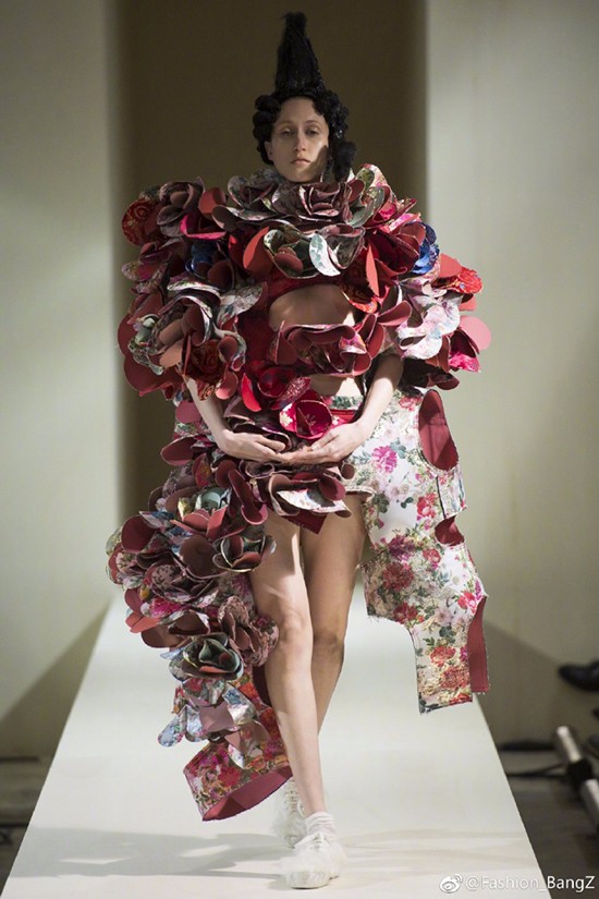 大幂幂大表姐美得稳妥可我更喜欢“玩很大”的日日和水果姐！