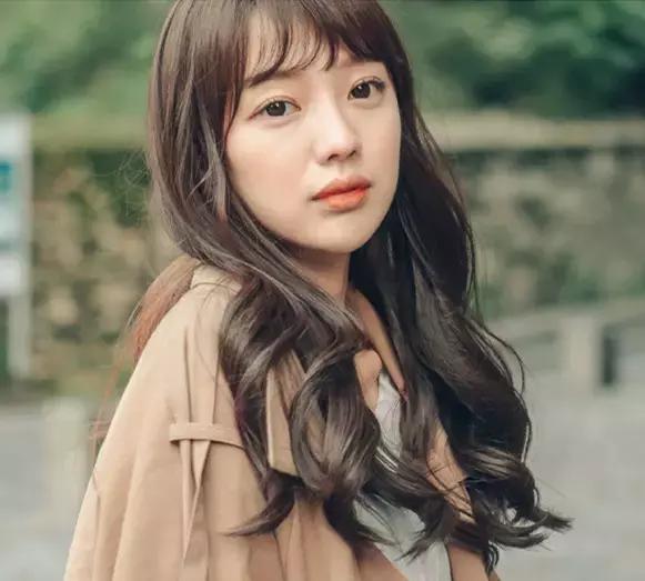 初学者化妆需要哪些东西和步骤呢 (初学化妆怎么选产品需要注意什么)