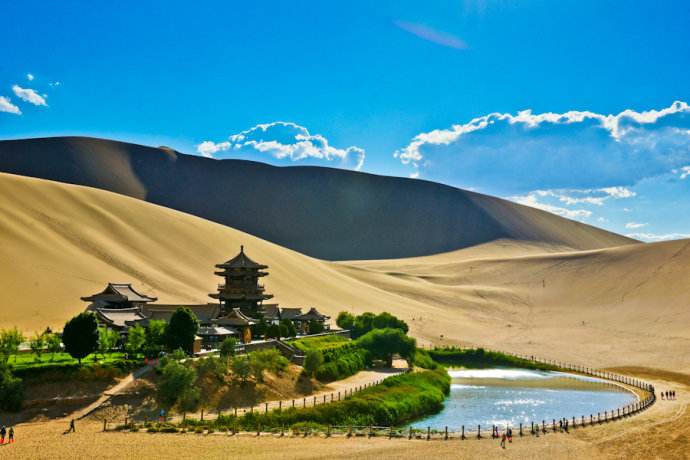 月牙泉即将消失的绝景,月牙泉奇观介绍