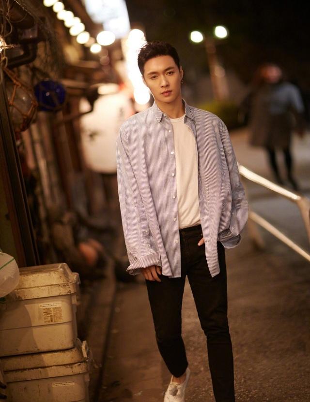 张艺兴精忠报国开嗓台下反应,张艺兴弹幕版精忠报国