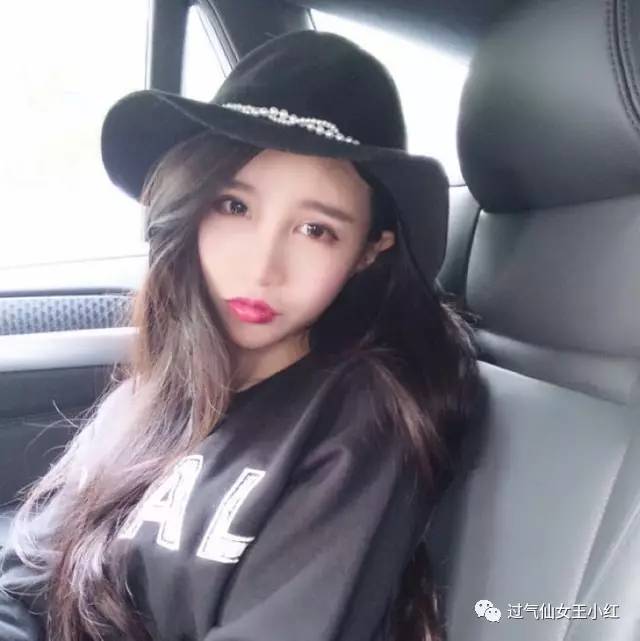 网红以前照片和现在照片转换,千万网红晒旧照对比现在