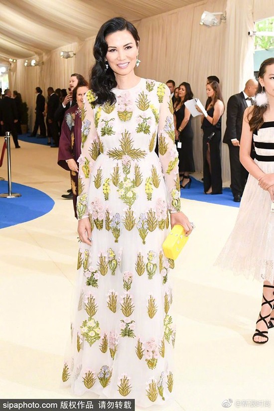 大幂幂大表姐美得稳妥可我更喜欢“玩很大”的日日和水果姐！