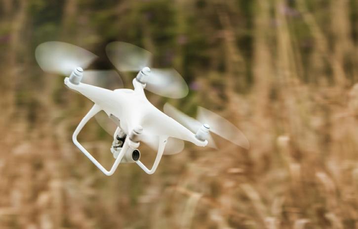 大疆无人机精灵4无人机深度评测,大疆精灵4飞行评测