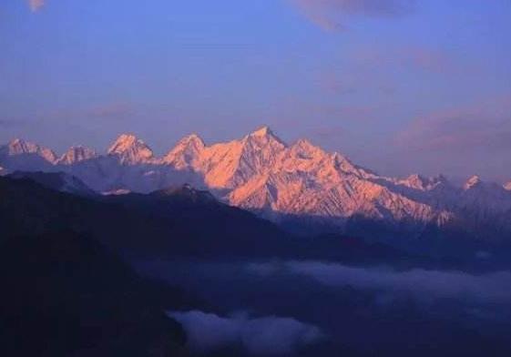 92%的本地人都不知道的秘境，“小牛背山”阿坝州浮云牧场走红