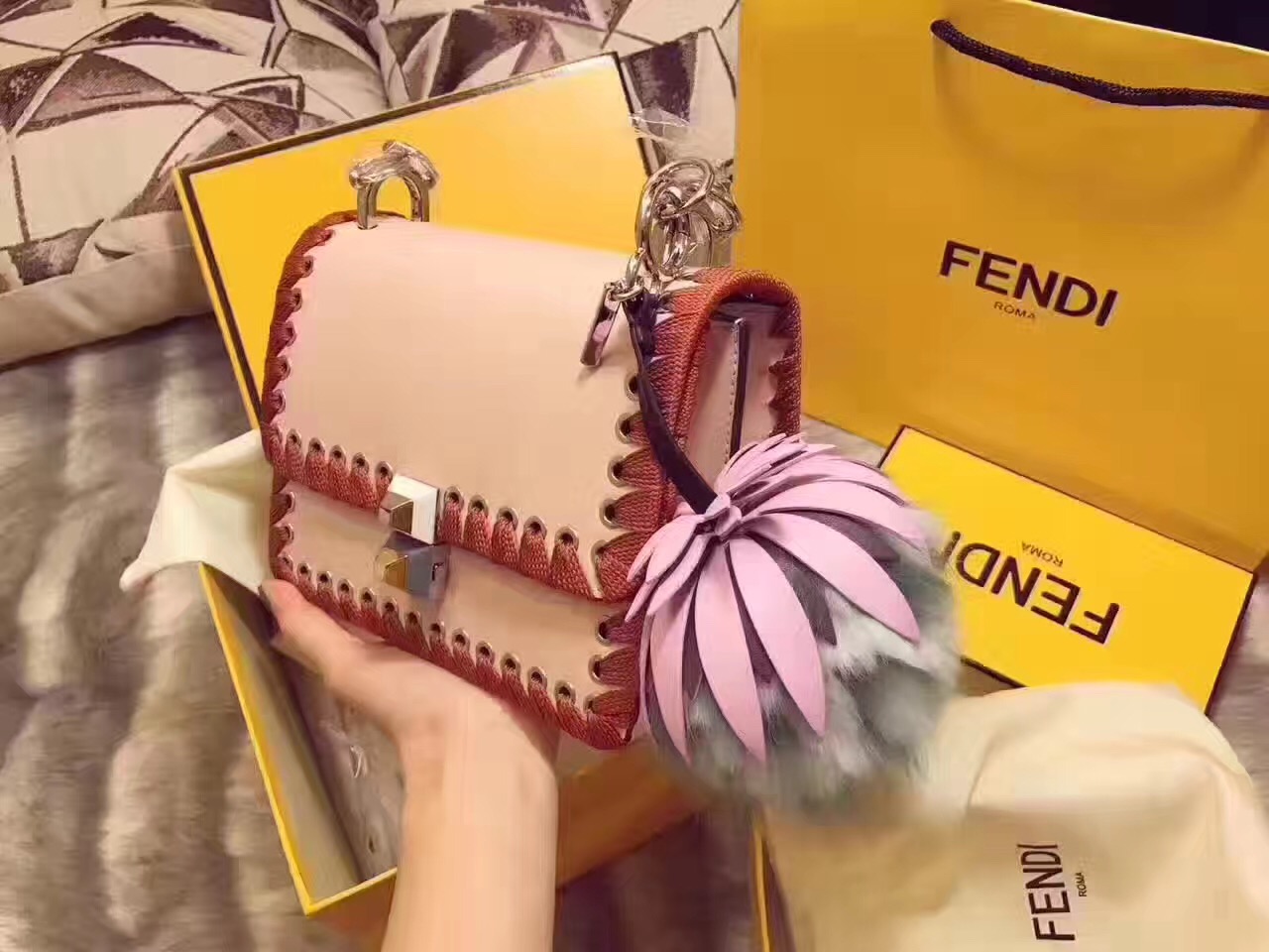 fendi包包最新款,fendi包的经典款