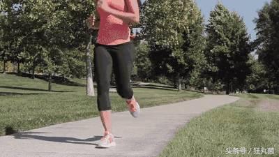 帆布鞋鞋带懒人免系鞋带慢动作,懒人不用解鞋带的鞋子