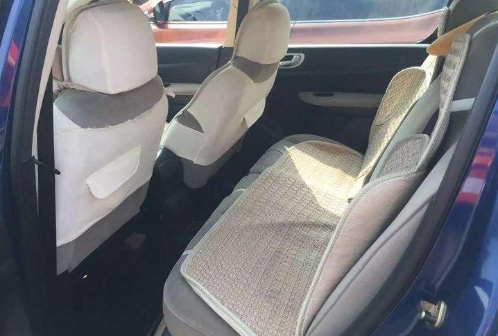 浪漫法国车标致307,地盘很扎实噪音小内饰丑油耗很高