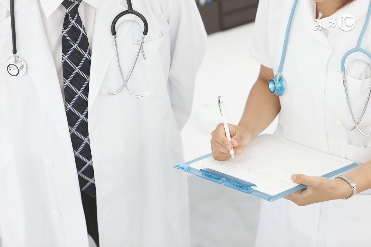 分娩时助产士会阴保护手法,分娩时助产士人文关怀