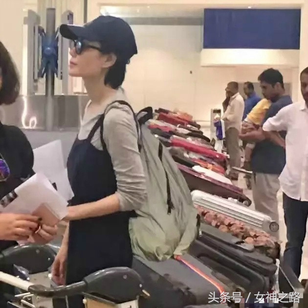 贫胸系穿搭,小胸平胸穿什么好看