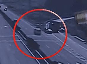 新手一个人上高速危险吗,新手开车上高速指示牌