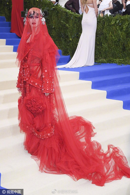 大幂幂大表姐美得稳妥可我更喜欢“玩很大”的日日和水果姐！